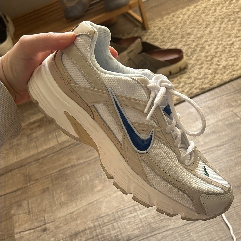 Women’s Nike Intiator Sneakers - Picture 6 of 6